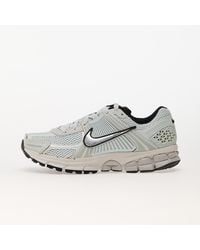 Nike - Baskets w zoom vomero 5 light silver/ chrome-light bone-black eur 39 - Lyst