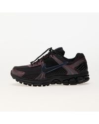 Nike - Baskets w zoom vomero 5 burgundy crush/ black-midnight navy-black eur 36 - Lyst