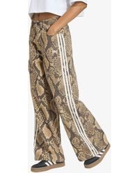 adidas Originals - Pantalons adidas snake print denim loose pants linen/ magic beige 28/32 - Lyst