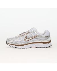 Nike - Baskets w p-6000 white/ mtlc silver-lt british tan-sail eur 40.5 - Lyst