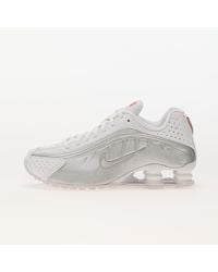 Nike - Sneakers w shox r4 white/ white-metallic silver-max orange eur 36 - Lyst