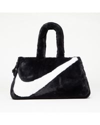 Nike - Tasche sportswear faux fur tote black/ black/ white 10 l - Lyst