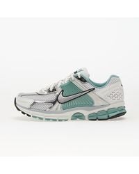 Nike - Baskets w zoom vomero 5 summit white/ mtlc silver-wolf grey-pure platinum-cannon-black eur 41 - Lyst