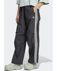 adidas - Pantalons adidas 3 stripes parachute pants l - Lyst