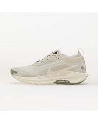 Nike - Sneakers W Pegasus Trail 5 Gore-Tex Light Bone/ Sail-Light Army Eur - Lyst