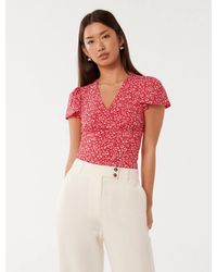 Forever New - Lulu Printed Flutter-Sleeve Top - Lyst