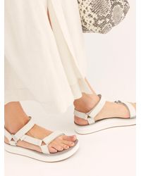 teva midform universal leather sandal in desert sand