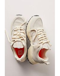 Veja - Venturi Sneakers At Free People In Natural White, Size: Eu 37 - Lyst