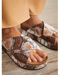 Free People Synthetic Sidelines Flatform Sandal in Black | Lyst