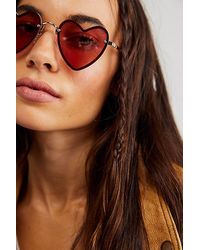 Free People - Heart Eyes Sunglasses At In Red - Lyst
