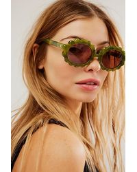 Lele Sadoughi - Daisy Oval Sunglasses At Free People In Fern Green - Lyst