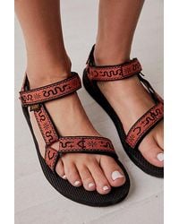 Teva - Original Universal Printed Sandals At Free People In Bandana Ginger, Size: Us 6 - Lyst