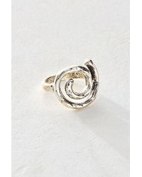 Free People - 90s Swirl Ring At In Silver, Size: Us 8 - Lyst