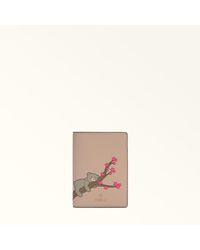 Furla - Camelia Passport Holder S Toni Cotone Eracle Grained Calf Leather With Orso Primavera Print - Lyst