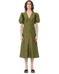 Ganni - Glänzendes Jacquard-Midikleid Mit V-Ausschnitt - Lyst