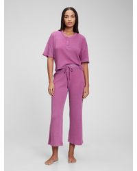 Gap Capri and cropped pants for Women 