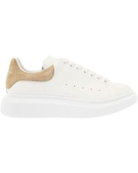 Alexander McQueen - Sneakers low top con suola chunky e tallonetta a contrasto in pelle bianca - Lyst