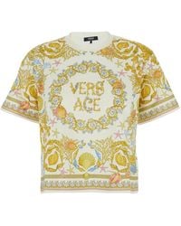 Versace - T-Shirt With Logo Lettering And All-Over Baroque Print - Lyst