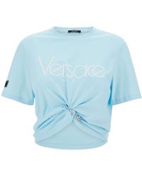 Versace - T-Shirt Con Dettaglio Spilla Medusa - Lyst