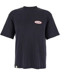 Jacquemus - 'Le T-Shirt Stazione' Blu Crewneck T-Shirt With Logo Patch On The Front - Lyst