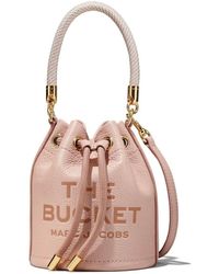 Marc Jacobs - Borsa mini 'the leather bucket' con coulisse e logo sul fronte in pelle martellata donna - Lyst