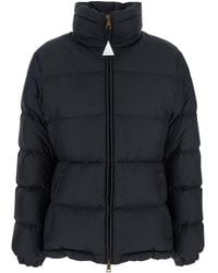 Moncler - Piumino A Collo Alto Con Placca Logo Su Tiralampo E Patch Logo - Lyst