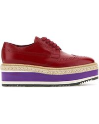 Prada - Scarpe stringate in pelle rossa - Lyst