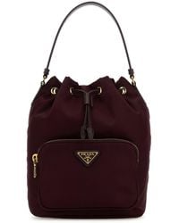Prada - Borsa a secchiello Duet in Re-Nylon bordeaux - Lyst
