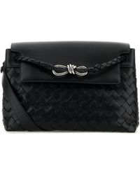 Bottega Veneta - Borsa a tracolla Andiamo piccola in pelle nera - Lyst