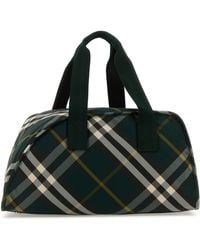 Burberry - Borsa da viaggio Shield in nylon stampato - Lyst