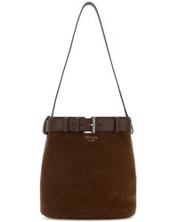 Prada - Borsa a secchiello Buckle in pelle scamosciata marrone - Lyst