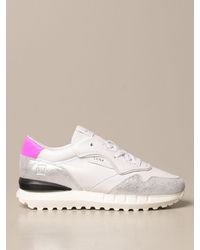 date sneakers