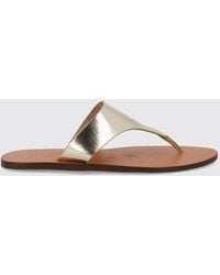 Manebí - Laminated Leather Low-Heeled Thong Sandals - Lyst