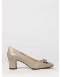 Ferragamo - Vara Calfskin Leather Pumps With Bow And Block Heel - Lyst