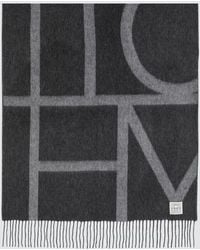 TOTEME - Virgin Wool Scarf With Contrasting Lettering Logo And Fringed Hem - Lyst