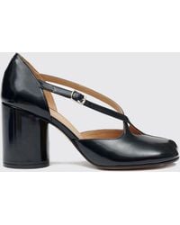 Maison Margiela - Tabi Brushed Leather Mary Jane Pumps With Strap - Lyst
