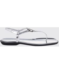 Gucci - Gg Laminated Leather Thong Sandals With Low Heel And Logo - Lyst