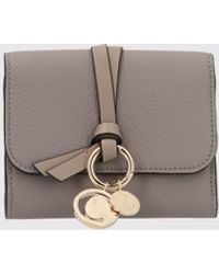 Chloé - Chlo&Eacute Calfskin Leather Trifold Wallet With Logo Charm - Lyst