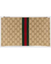 Gucci - Gg Supreme Canvas Clutch With Web Detail And Zip Closure - Lyst