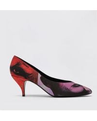 Versace - Tina Graphic Print Silk And Leather Court Shoes With A Medium Heel - Lyst
