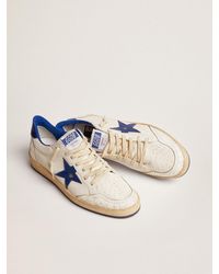 Golden Goose Zapatillas deportivas Ball Star de napa blanca con estrella y refuerzo del talón de piel laminada color azulado