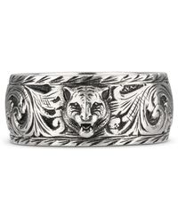 Gucci Schmaler Ring aus Silber mit Felinekopf - Mettallic