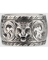 Gucci Schmaler Ring aus Silber mit Felinekopf - Mettallic