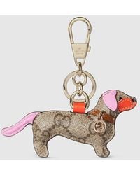 Gucci - ドッグ シェイプ バッグ チャーム, ベージュ, メタル - Lyst