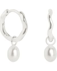 Astrid & Miyu - And Pearl Wave Huggie Earrings - Lyst