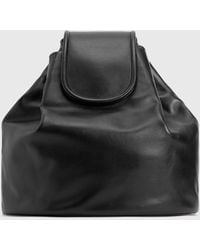 Low Classic Bucket Bag - Black