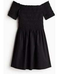 H&M - Gesmoktes Off-Shoulder-Kleid - Lyst