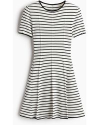 H&M - Ausgestelltes Kleid aus Rippstrick - Lyst