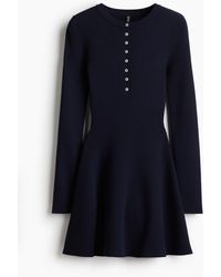 H&M - Ausgestelltes Kleid aus Rippstrick - Lyst