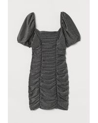 H&M Drapiertes Glitzerkleid - Grau